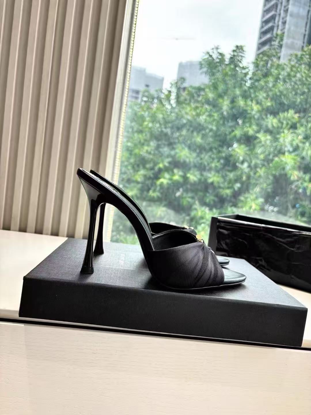 YSL HIGH HEEL 26S 100 MM IN BLACK LAMBSKIN