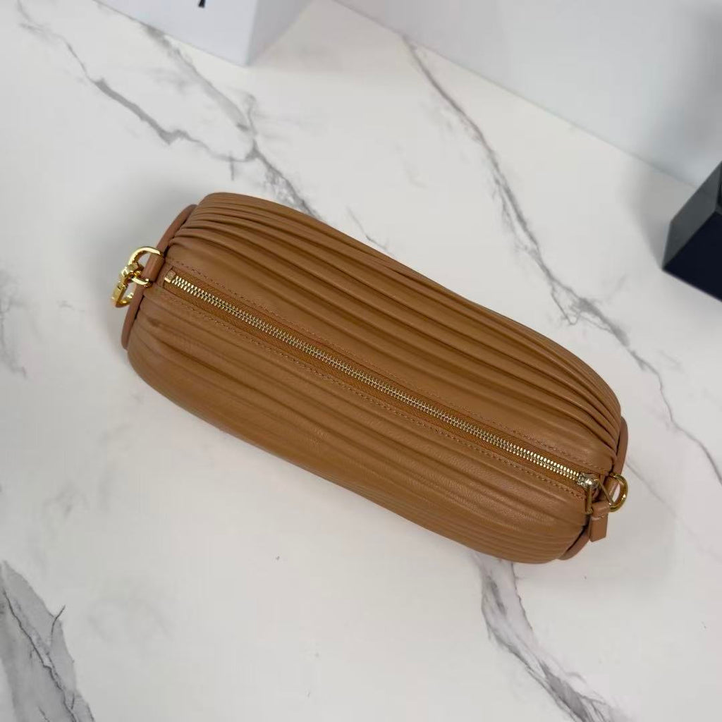 LOEWE 26S BRACELET POUCH BAG 25 IN BROWN CALFSKIN