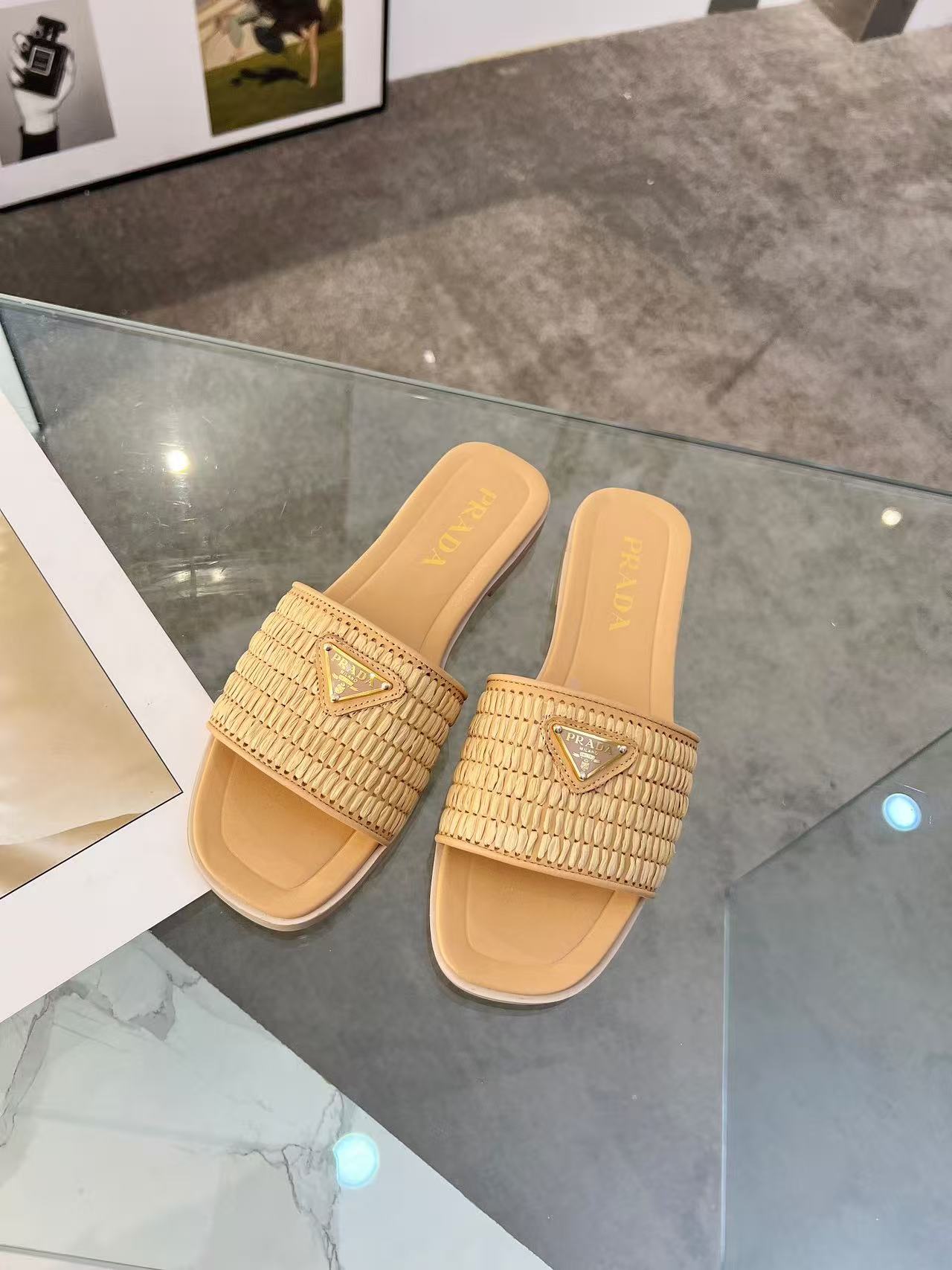 PRADA 26S SLIDE SANDALS IN NATURAL RAFFIA LEATHER TRIMMED