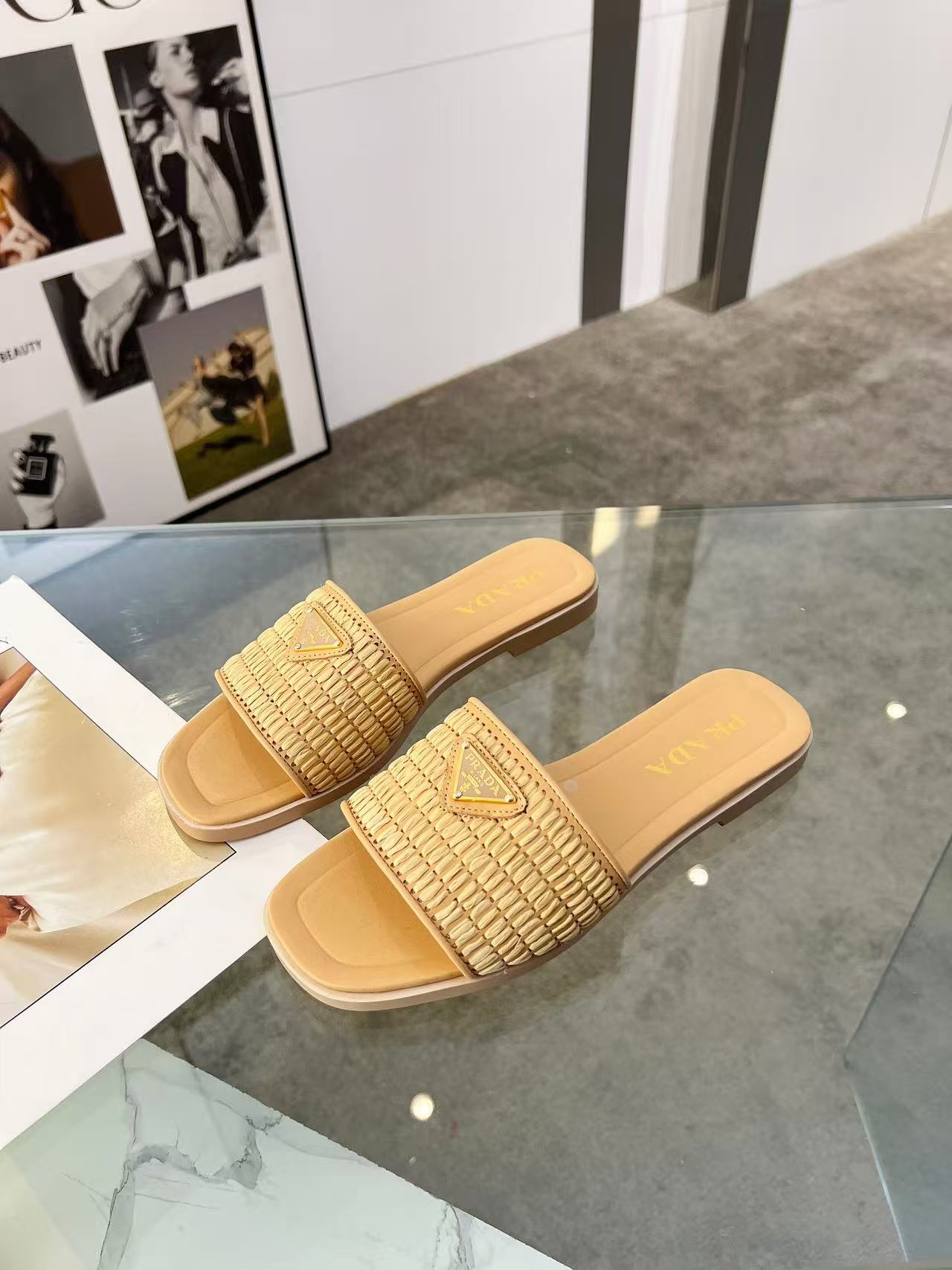 PRADA 26S SLIDE SANDALS IN NATURAL RAFFIA LEATHER TRIMMED