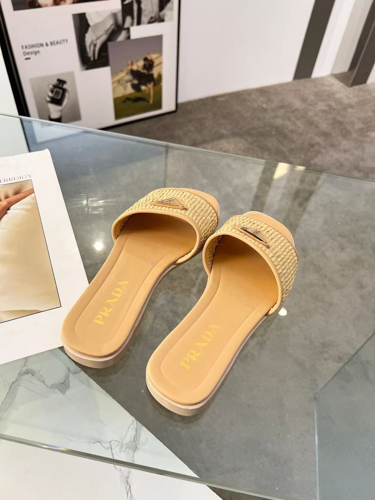 PRADA 26S SLIDE SANDALS IN NATURAL RAFFIA LEATHER TRIMMED