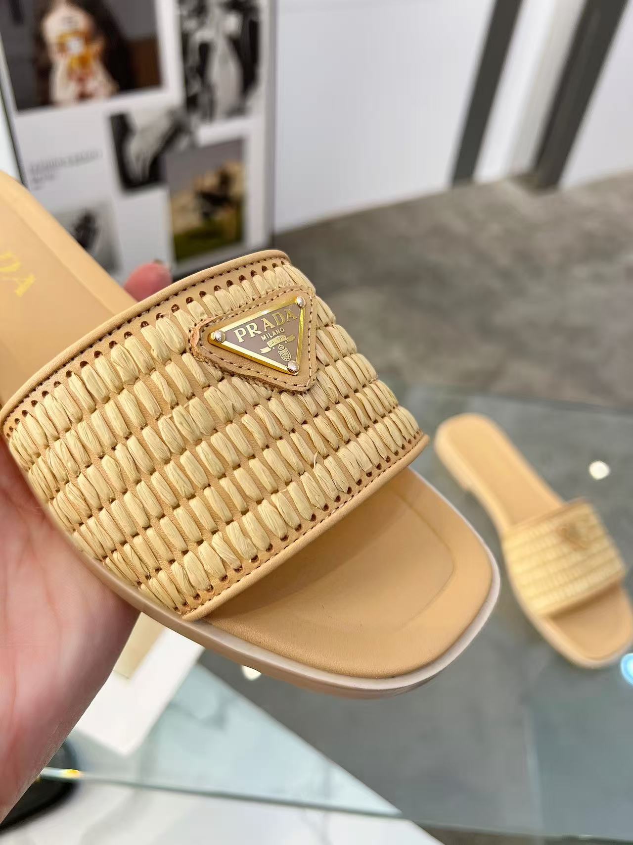PRADA 26S SLIDE SANDALS IN NATURAL RAFFIA LEATHER TRIMMED