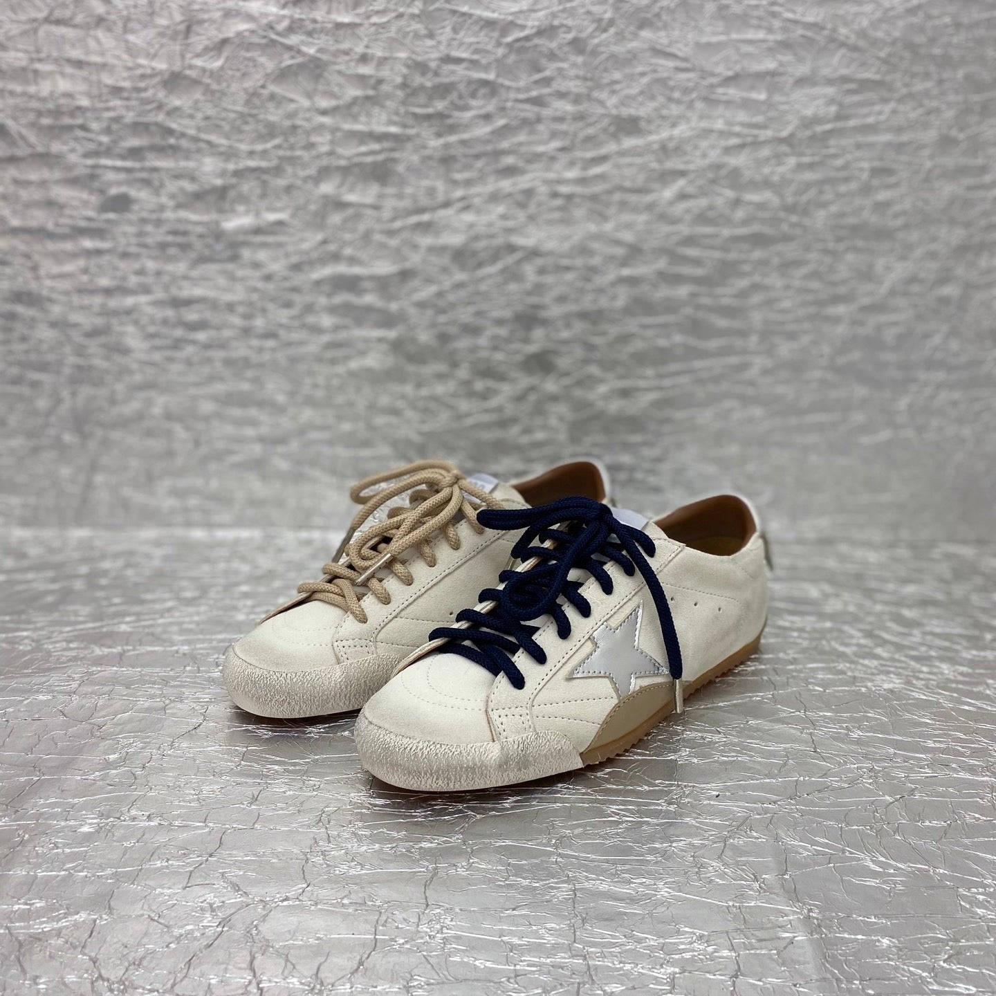 GOLDEN GOOSE SNEAKERS IN LIGHT GRAY SUEDE WITH SILVER METALLIC STAR