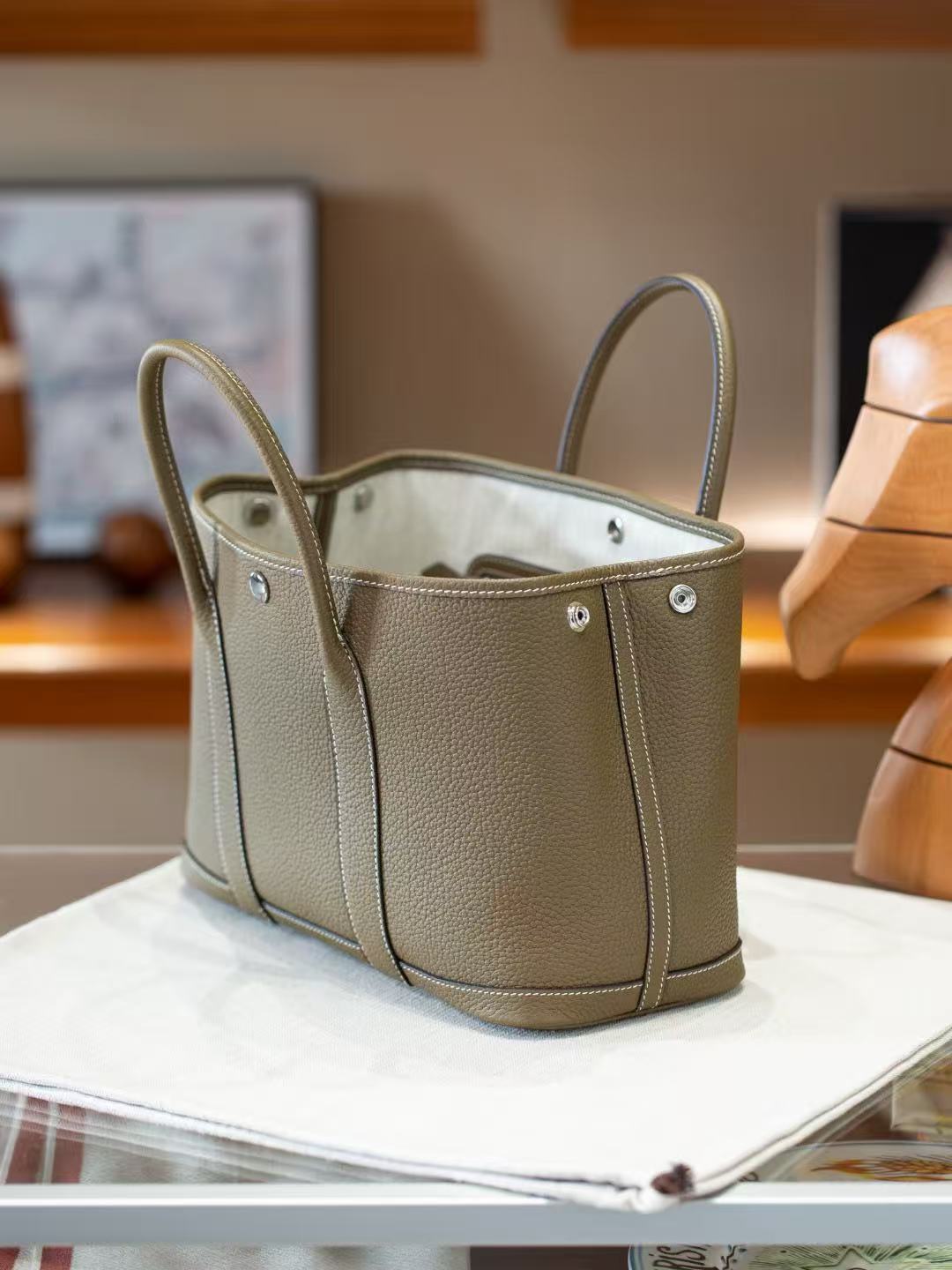 HM 26S GARDEN PARTY 30 CM IN TAUPE BROWN TOGO