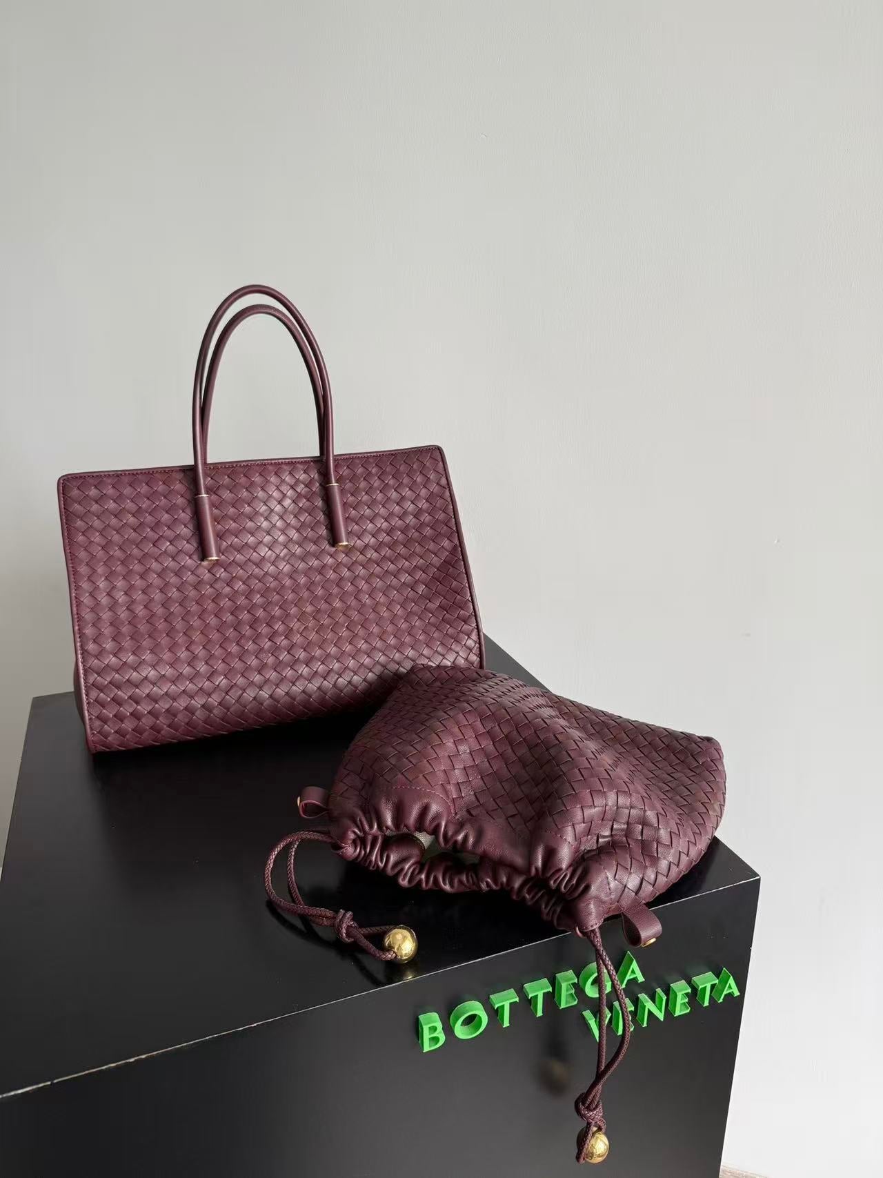 BOTTEGA BARBARA TOTE BAG IN BURGUNDY RED WOVEN LEATHER