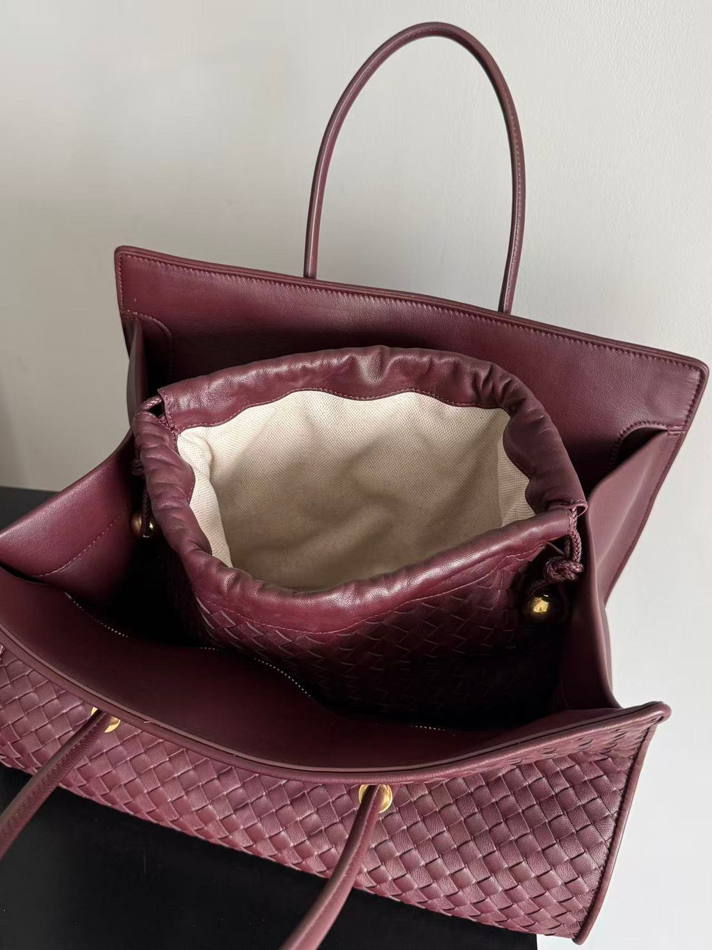 BOTTEGA BARBARA TOTE BAG IN BURGUNDY RED WOVEN LEATHER