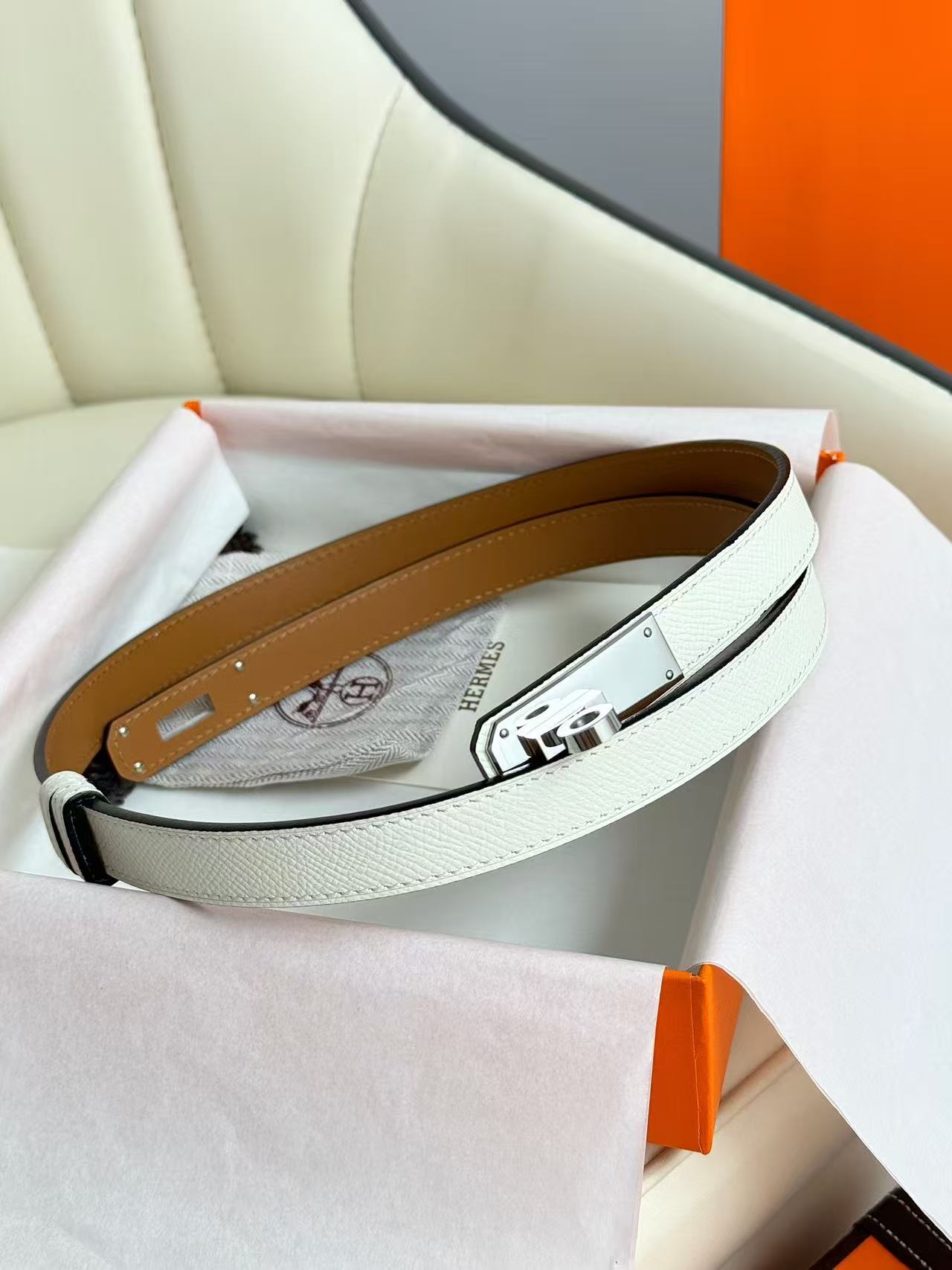 HM 26S KELLY BELT IN WHITE SILVER LOCK HARDWARE 25526
