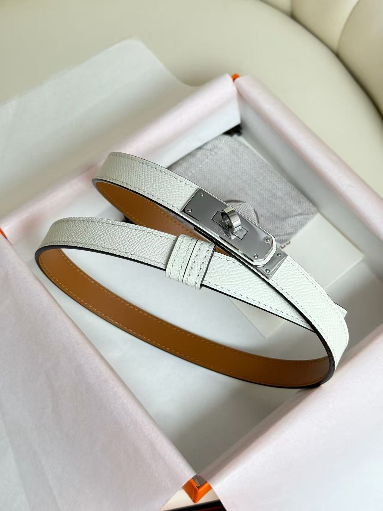 HM 26S KELLY BELT IN WHITE SILVER LOCK HARDWARE 25526