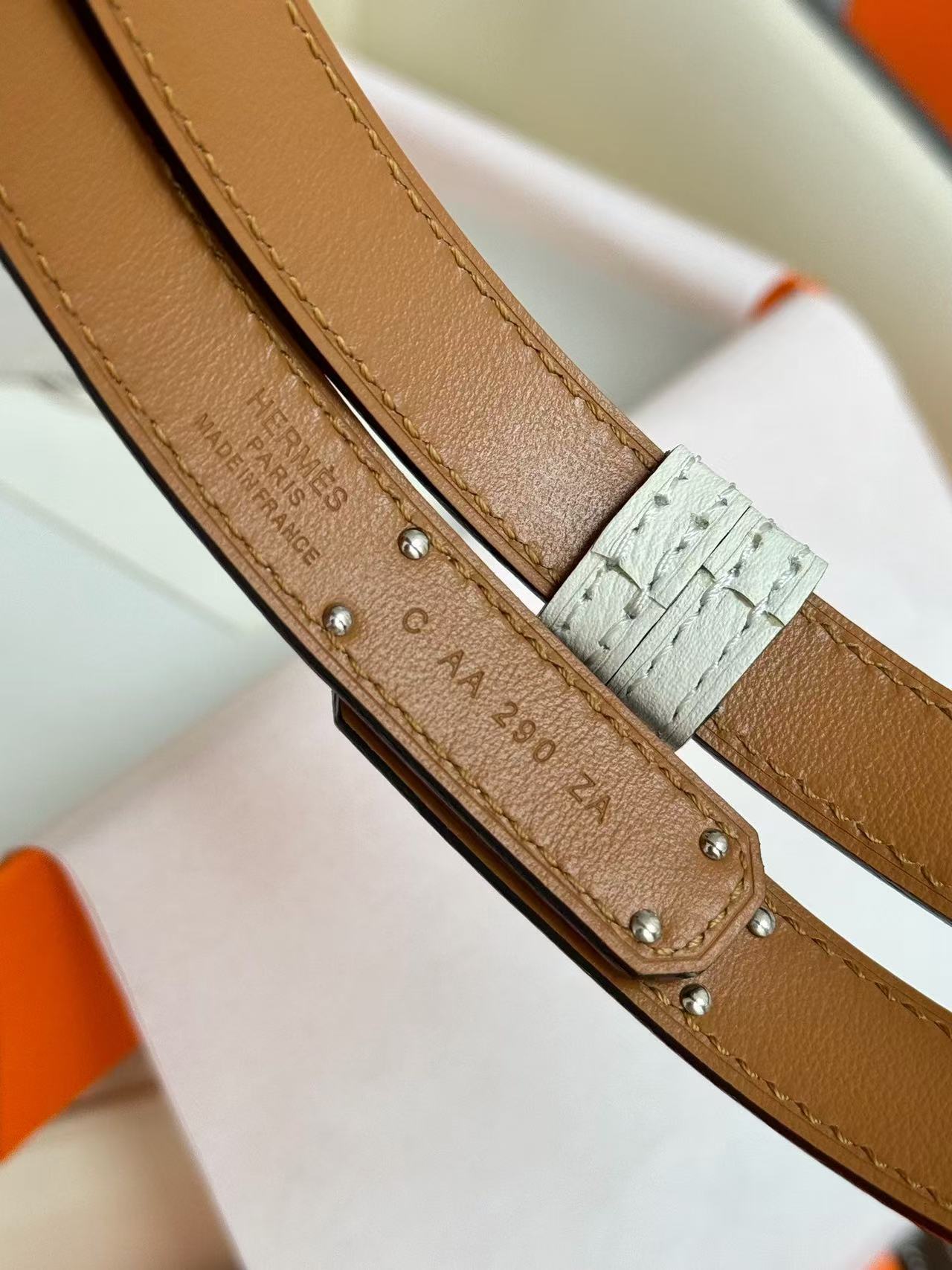 HM 26S KELLY BELT IN WHITE SILVER LOCK HARDWARE 25526
