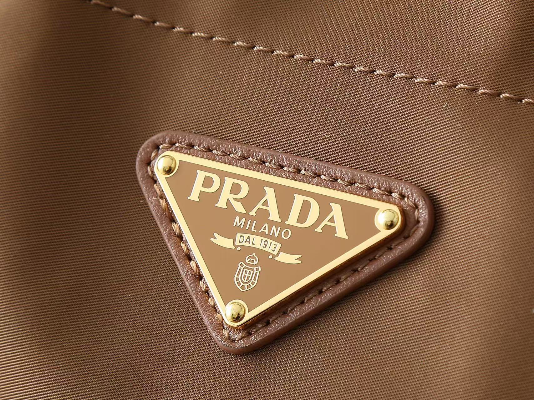 PRADA 26S BUCKET BAG IN BROWN RENYLON