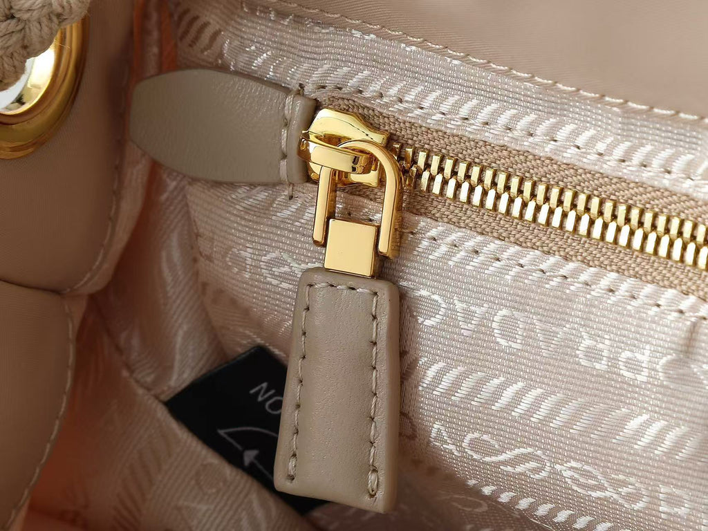 PRADA 26S BUCKET BAG IN BEIGE RENYLON