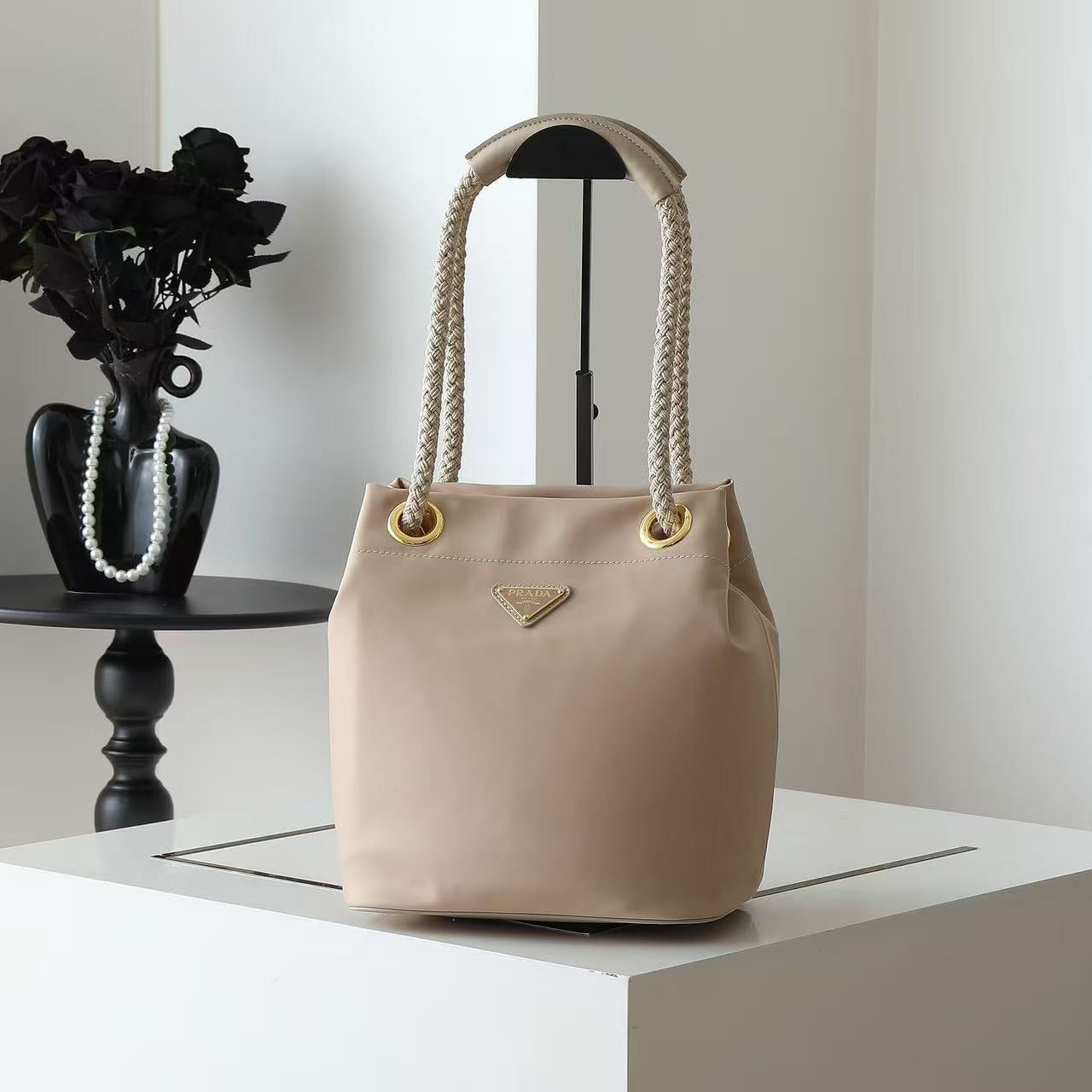 PRADA 26S BUCKET BAG IN BEIGE RENYLON