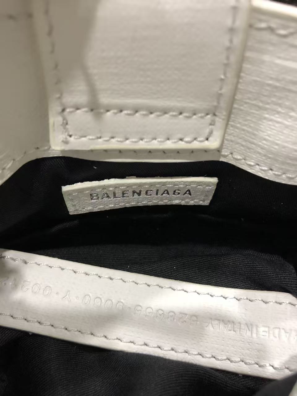 BALENCIAGA SHOPPING PHONE HOLDER 26S IN WHITE CAFLSKIN LEATHER