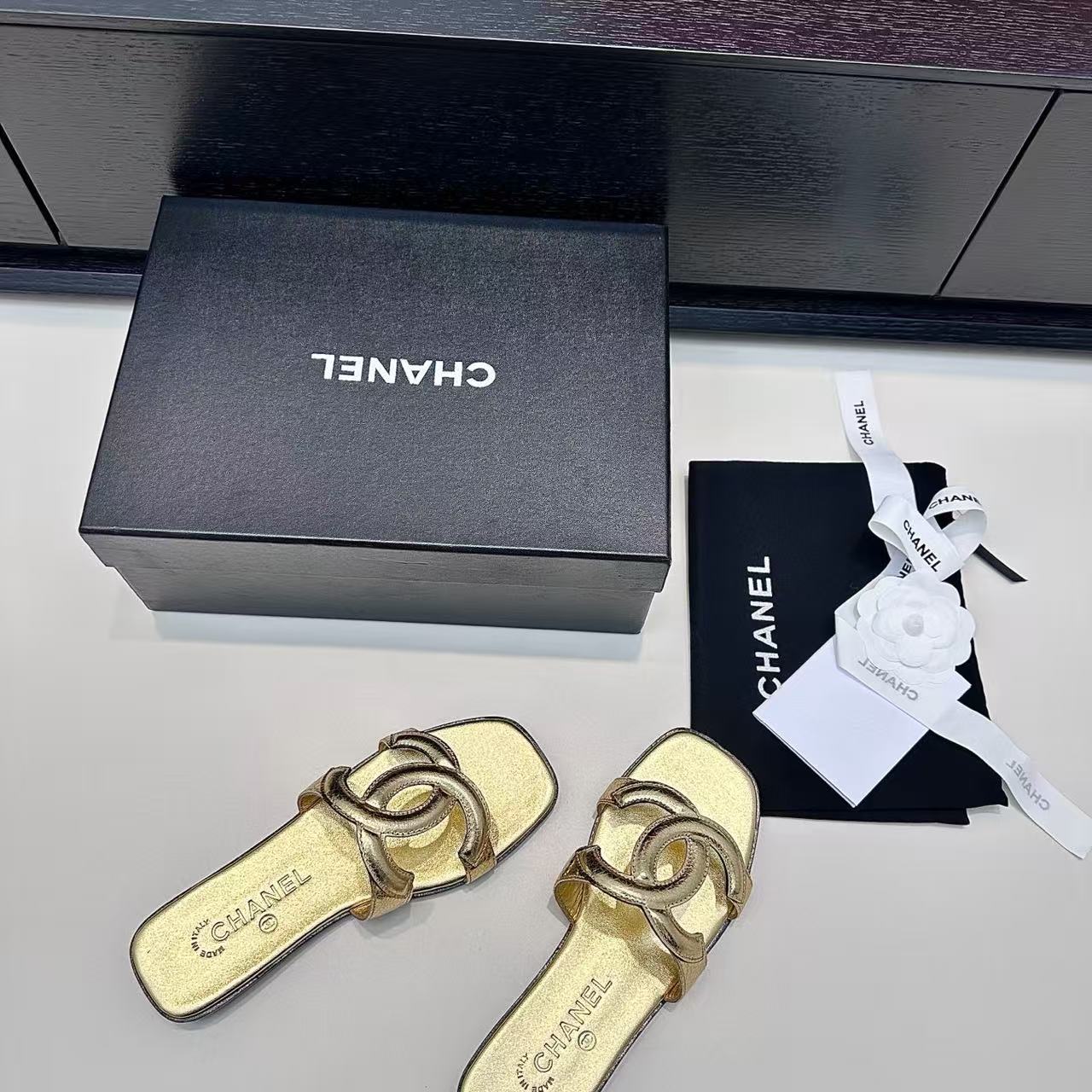 CHANEL CC LOGO MULES IN GOLD METALLIC CALFSKIN