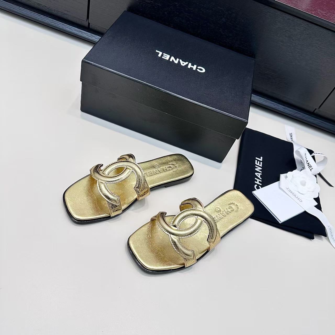 CHANEL CC LOGO MULES IN GOLD METALLIC CALFSKIN