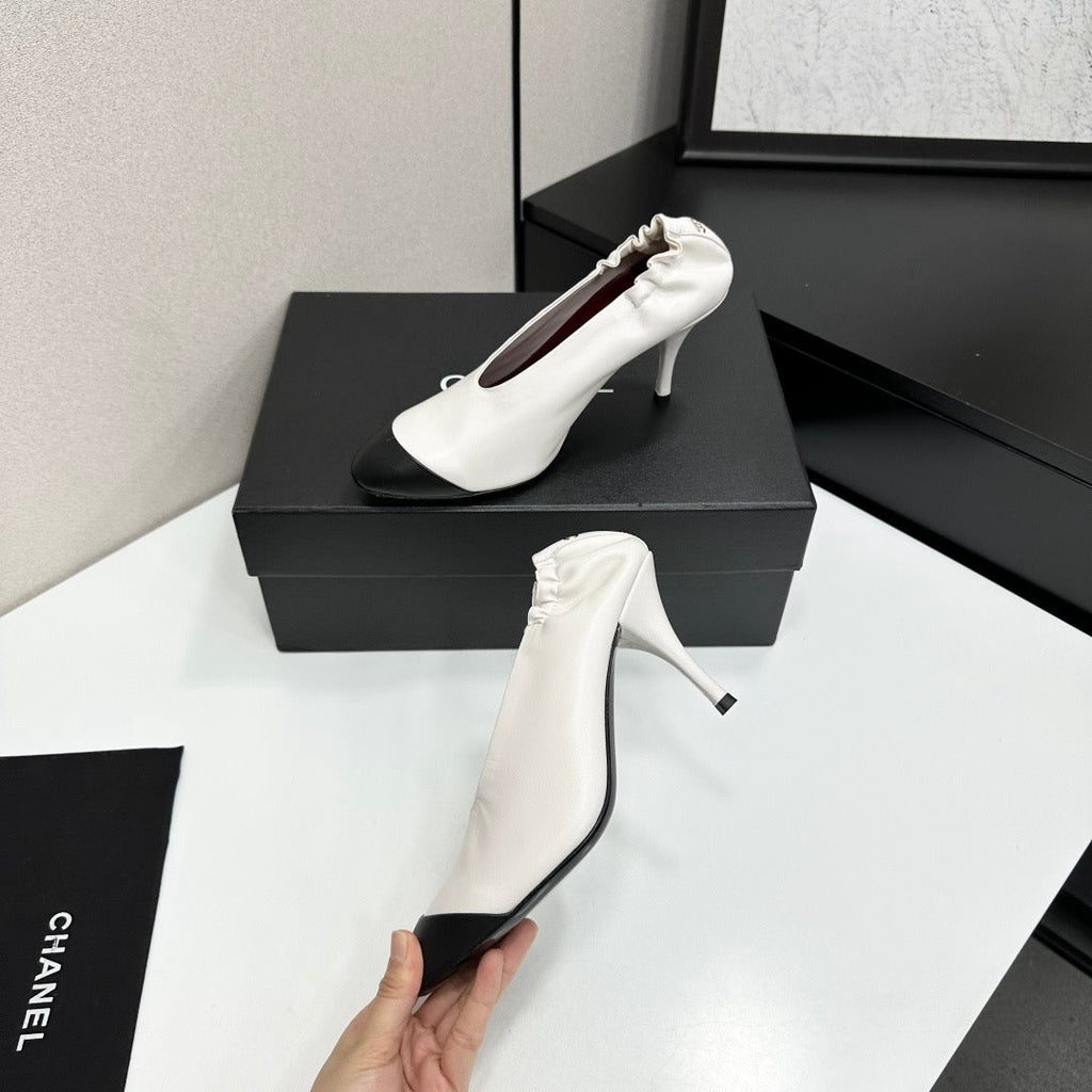 CHANEL 26S COLOR-BLOCK HIGH HEELS 85 MM IN WHITE LAMBSKIN