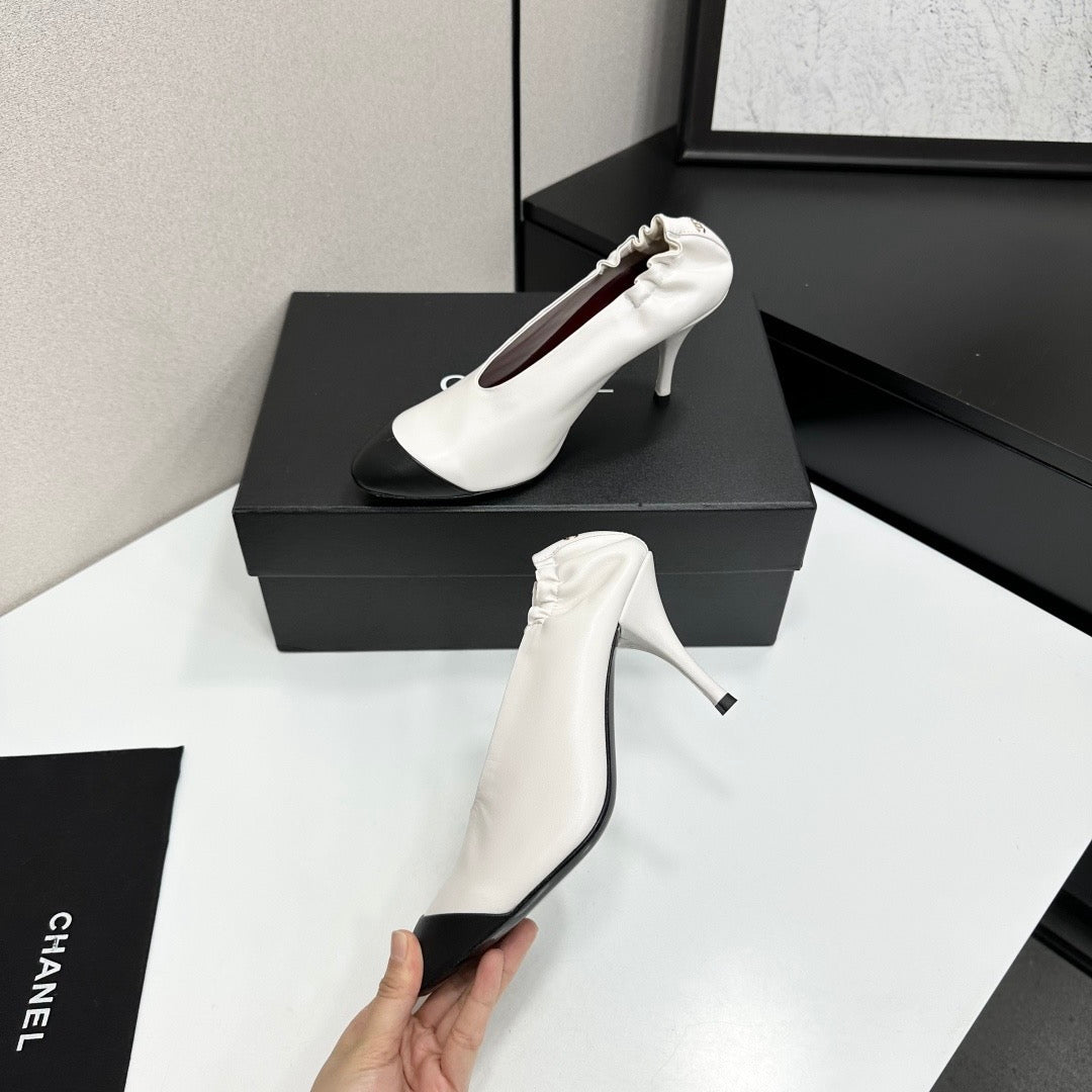 CHANEL 26S COLOR-BLOCK HIGH HEELS 85 MM IN WHITE LAMBSKIN