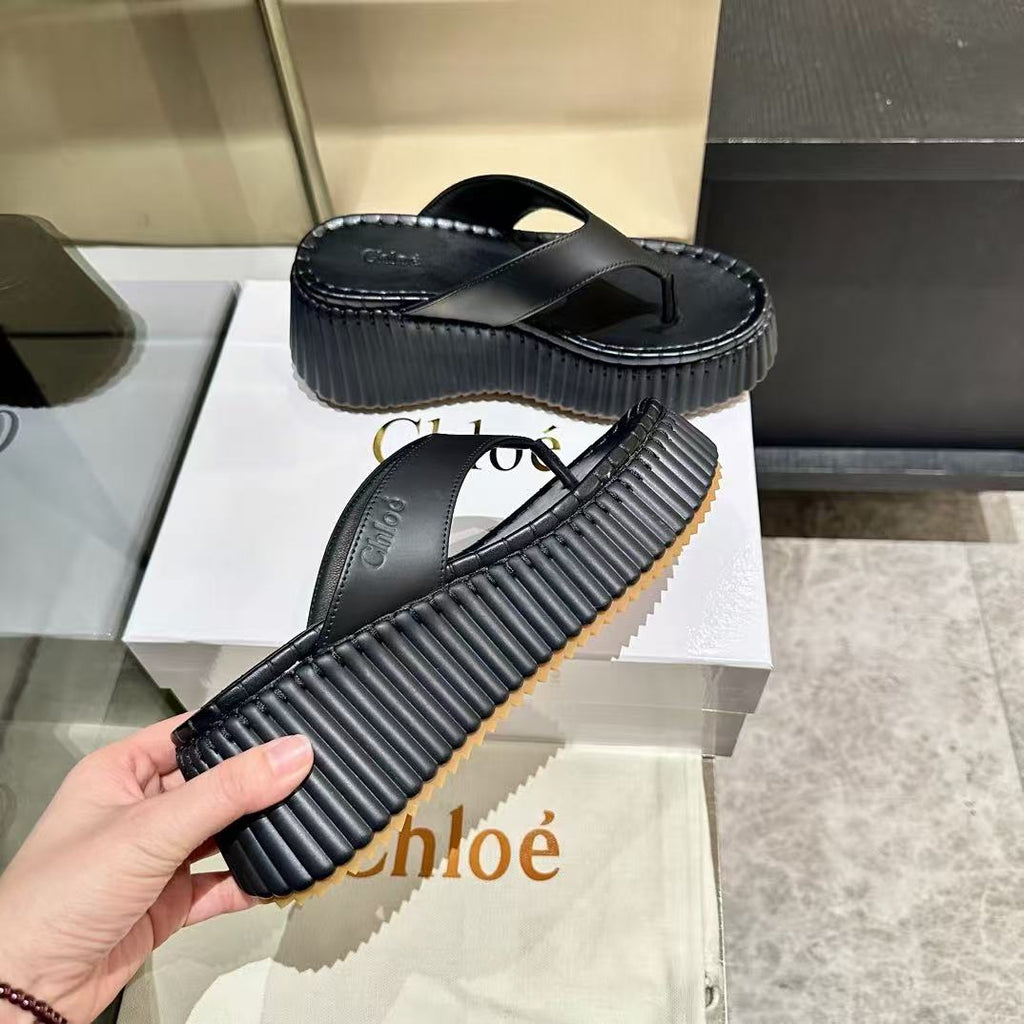 CHLOE 26S PLATFORM WEDGE SANDALS IN BLACK LEATHER