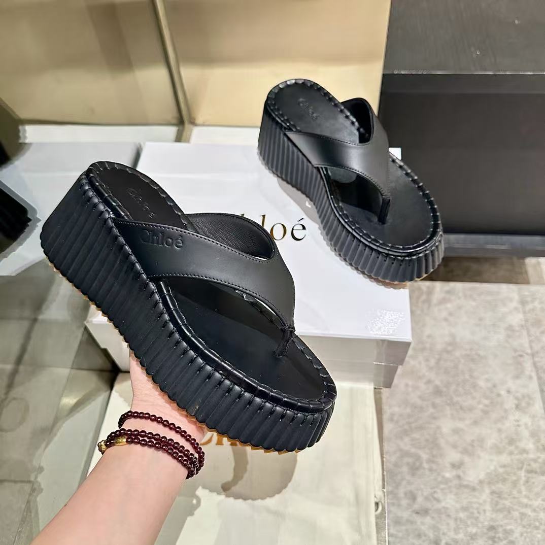 CHLOE 26S PLATFORM WEDGE SANDALS IN BLACK LEATHER