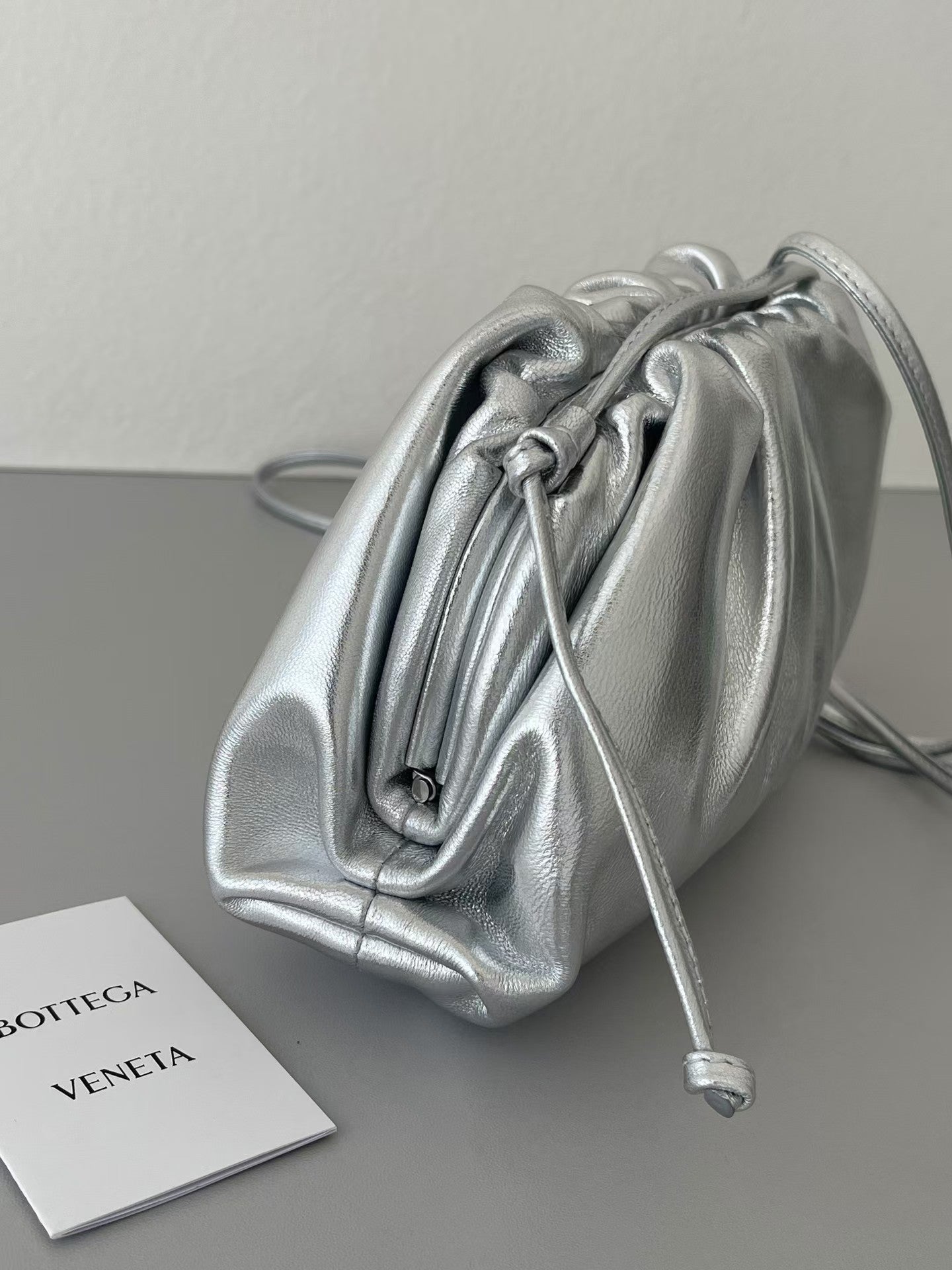 BOTTEGA VENETA 26S POUCH BAG IN SILVER METALLIC LEATHER