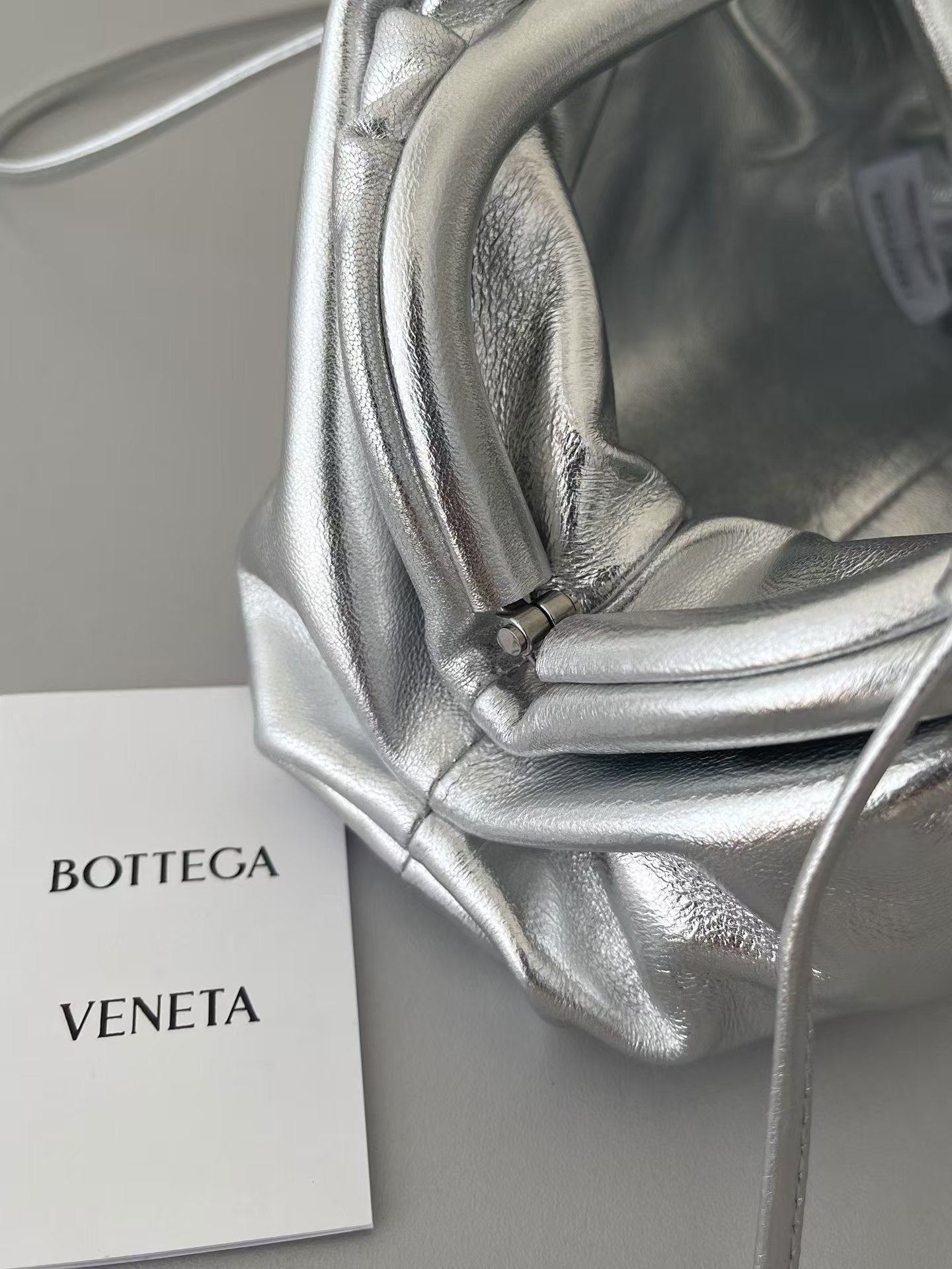 BOTTEGA VENETA 26S POUCH BAG IN SILVER METALLIC LEATHER