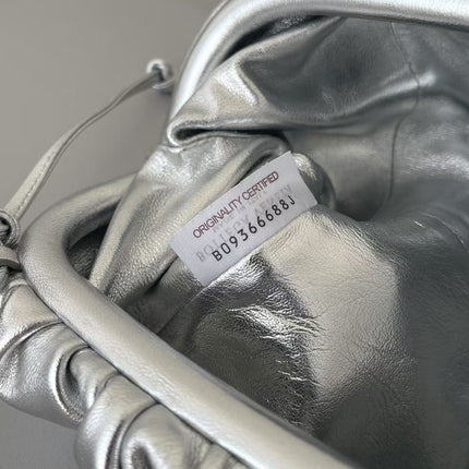 BOTTEGA VENETA 26S POUCH BAG IN SILVER METALLIC LEATHER