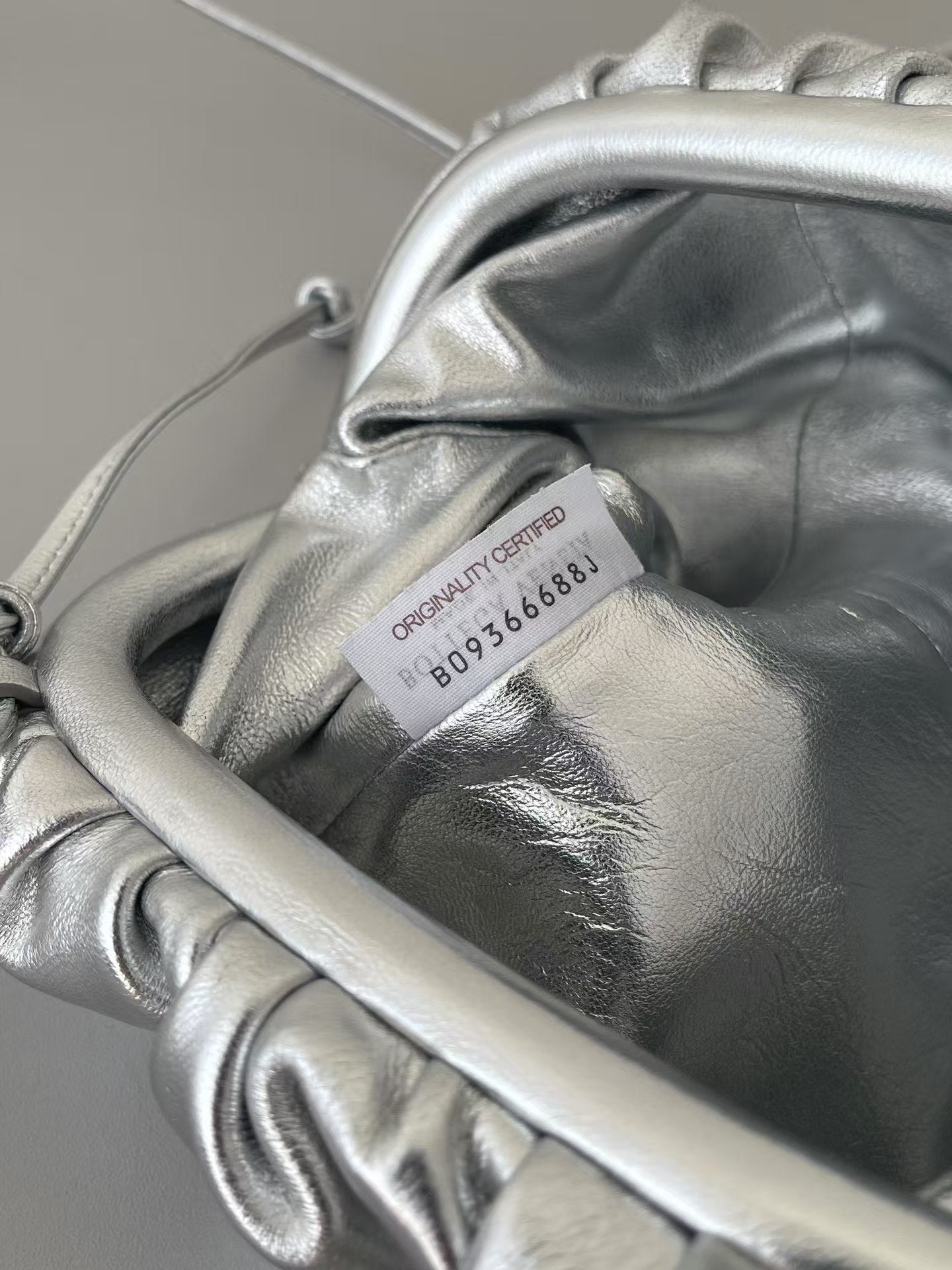 BOTTEGA VENETA 26S POUCH BAG IN SILVER METALLIC LEATHER