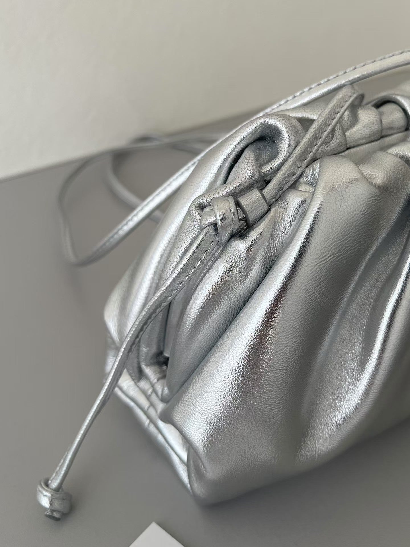 BOTTEGA VENETA 26S POUCH BAG IN SILVER METALLIC LEATHER