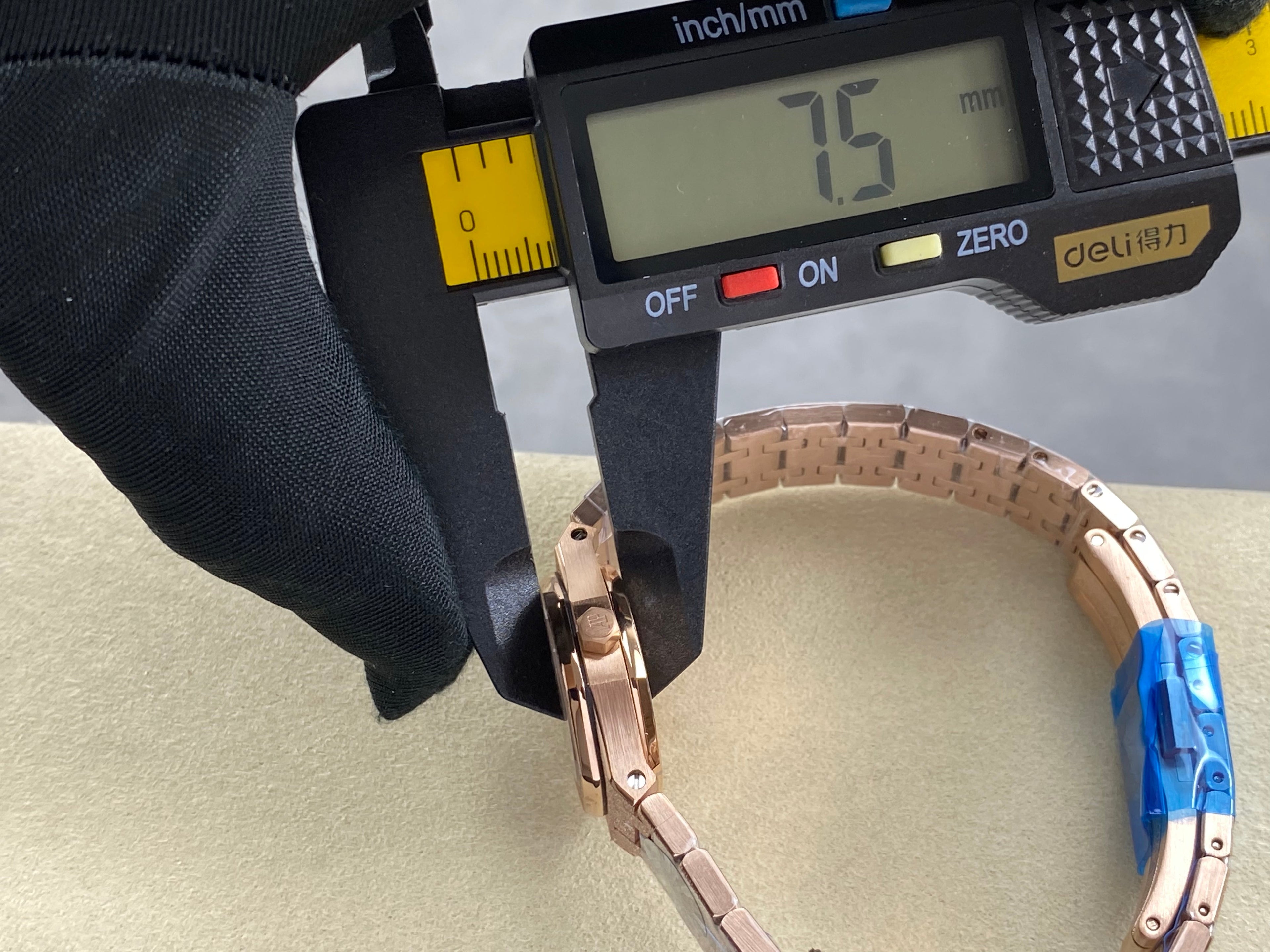AUDEMARS PIGUET 26S ROYAL OAK MINI WATCH IN ROSE GOLD STAINLESS STEEL
