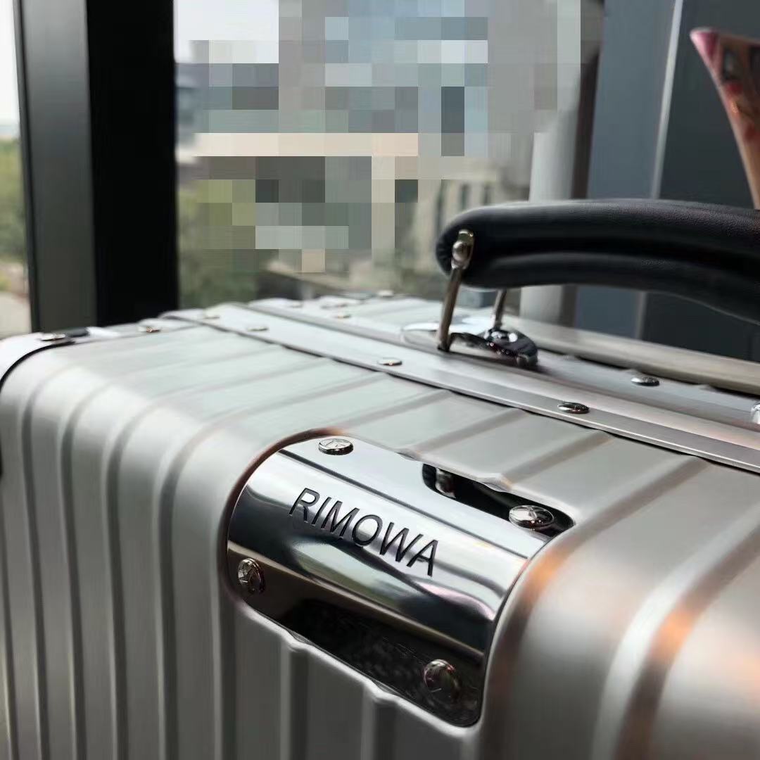 RIMOWA SUITCASE IN SILVER 08626