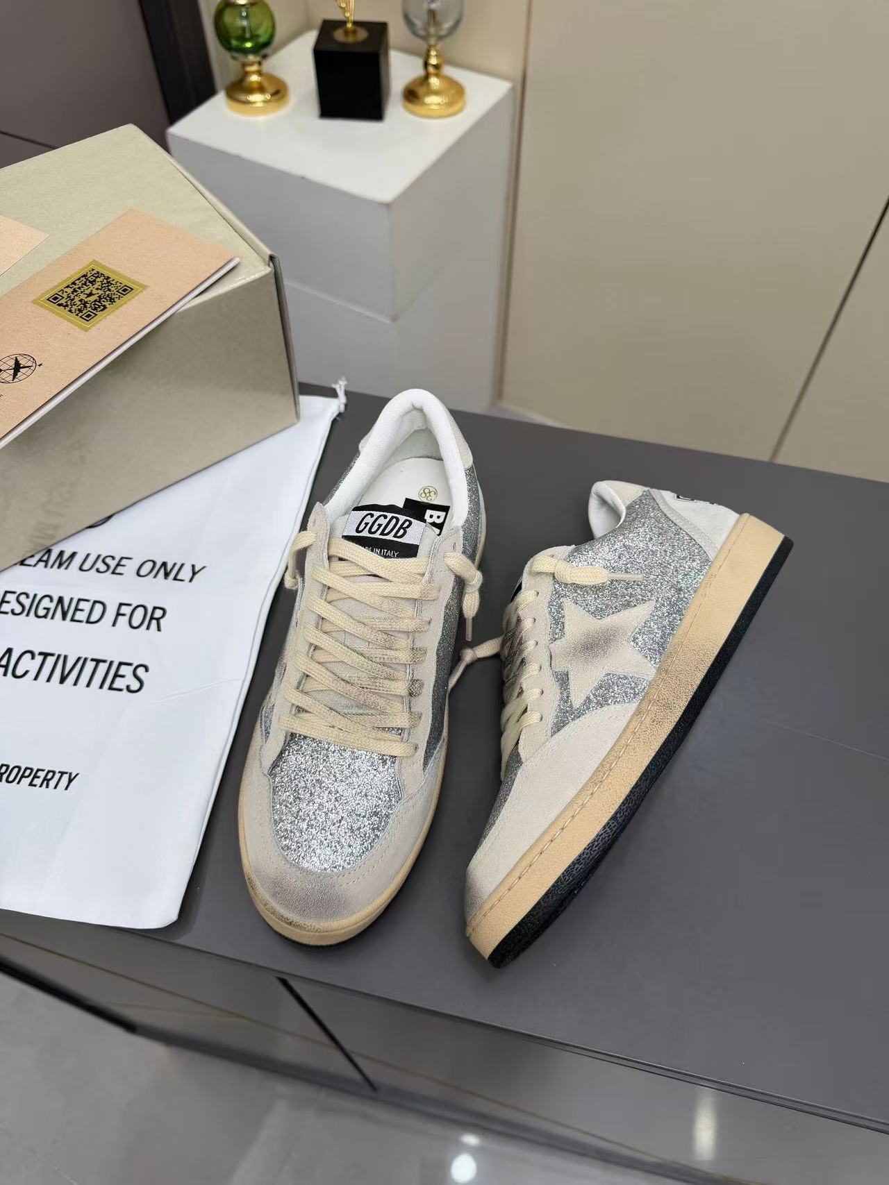 GOLDEN GOOSE 2026 SUPERSTAR GLITTER STAR SNEAKER IN SILVER