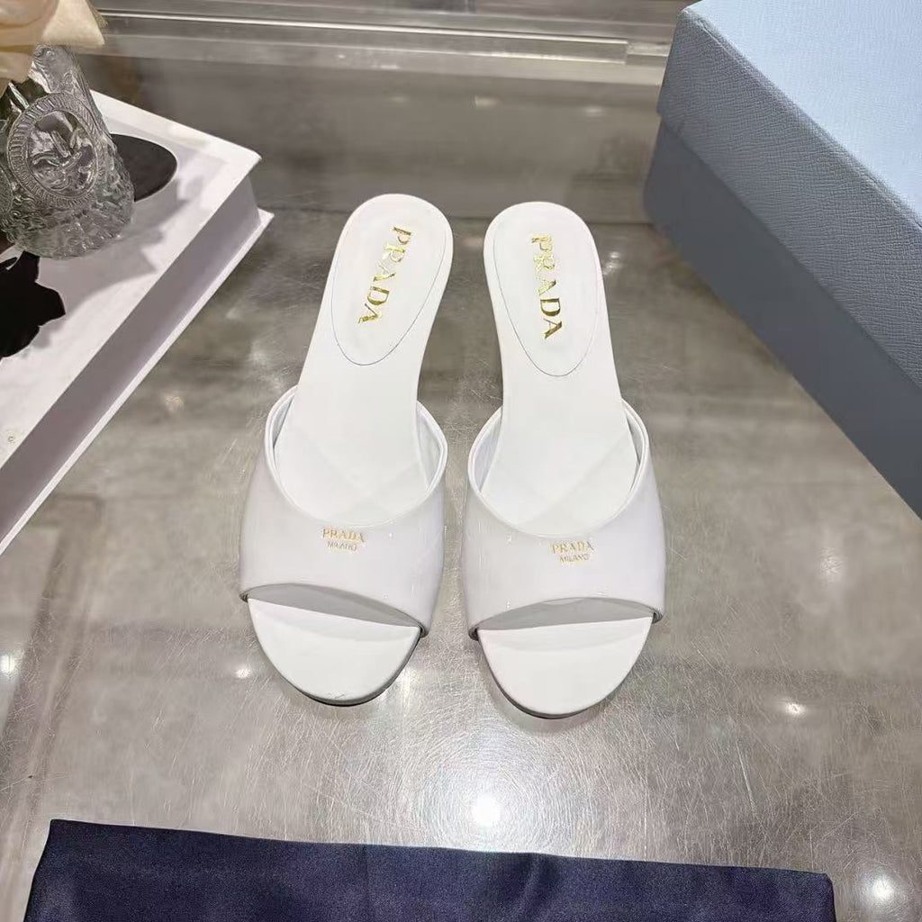 PRADA 26S SLIDE MULE SANDALS IN WHITE PATENT LEATHER WITH LOGO