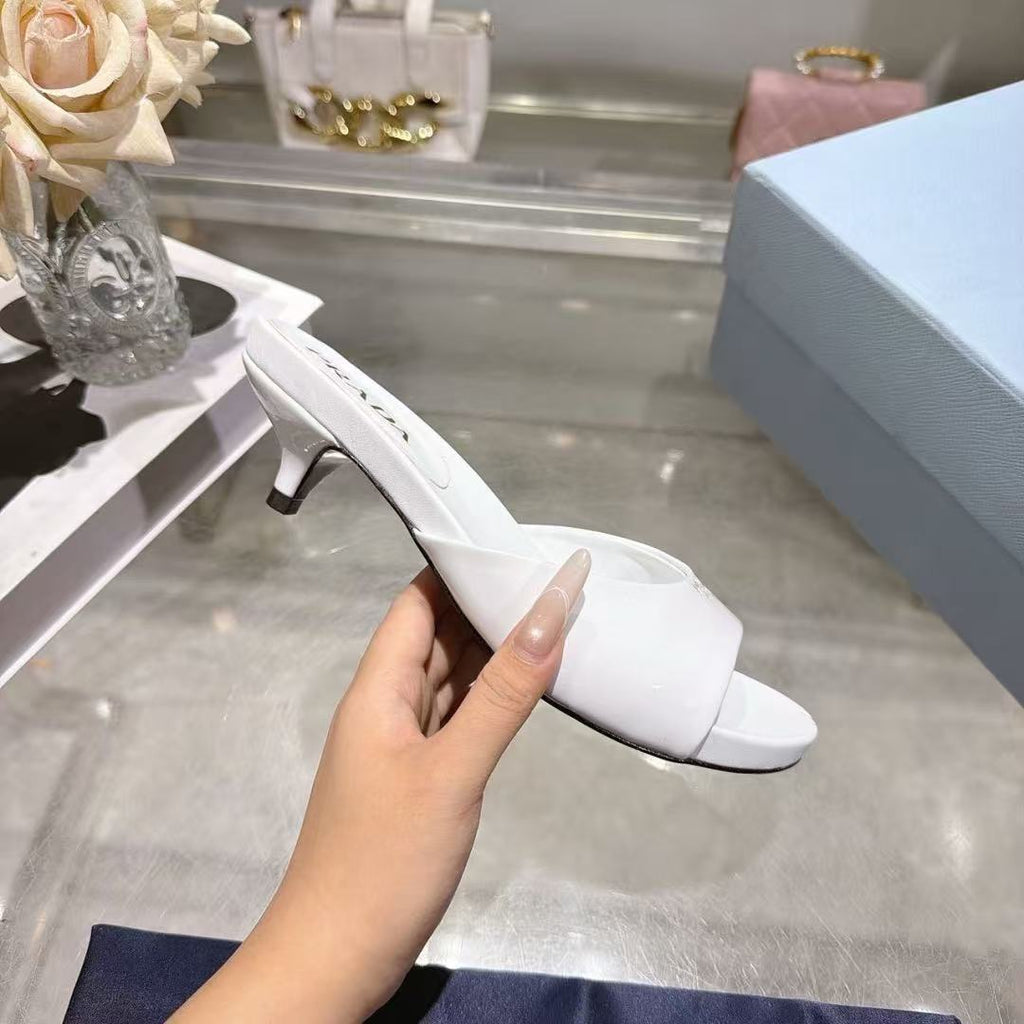 PRADA 26S SLIDE MULE SANDALS IN WHITE PATENT LEATHER WITH LOGO