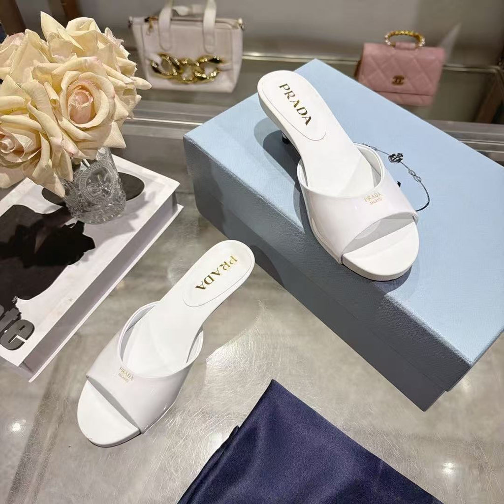 PRADA 26S SLIDE MULE SANDALS IN WHITE PATENT LEATHER WITH LOGO
