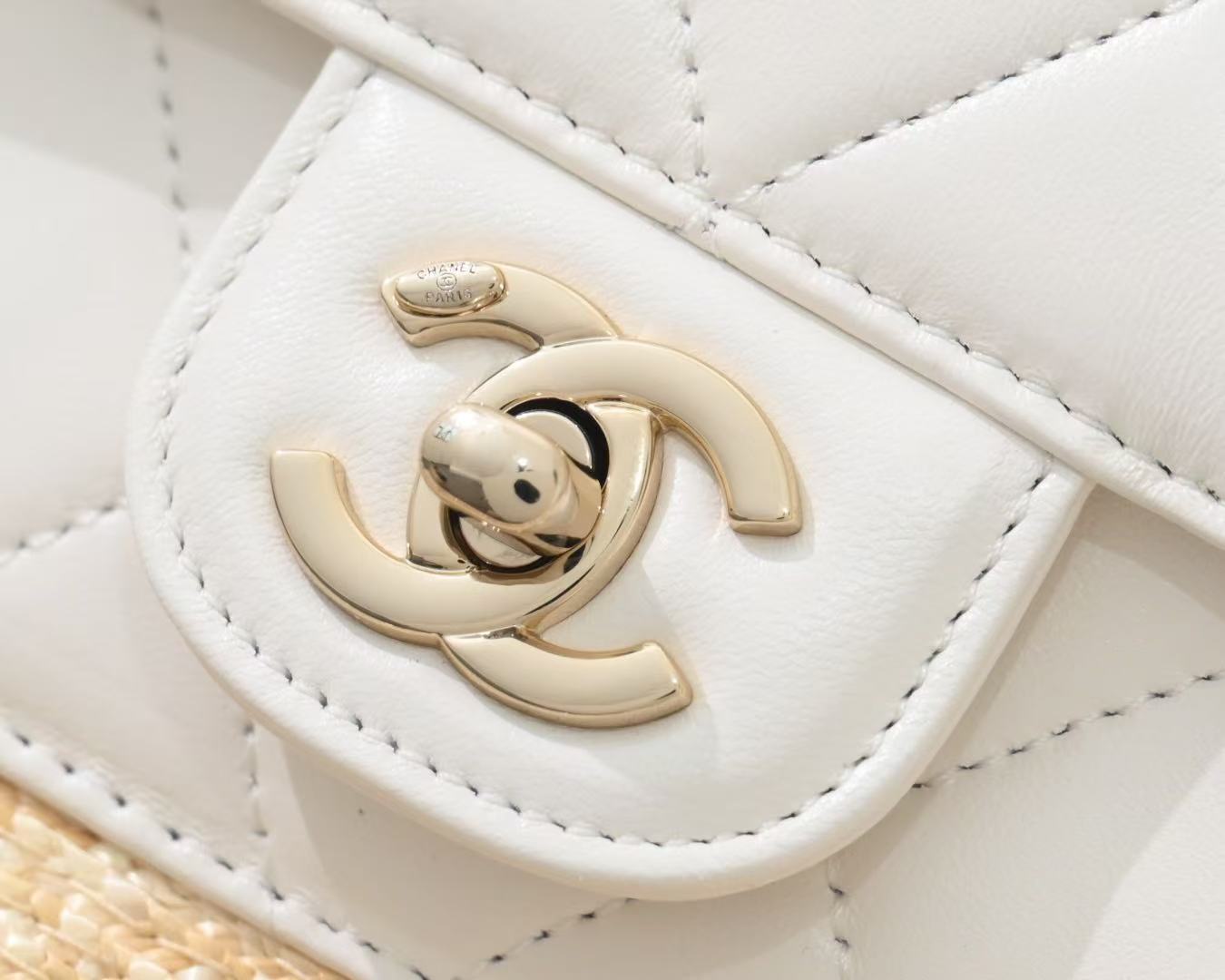 CHANEL 26S TOTE BAG IN NATURAL & WHITE RAFFIA AND LAMBSKIN