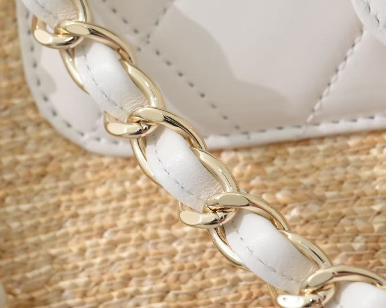 CHANEL 26S TOTE BAG IN NATURAL & WHITE RAFFIA AND LAMBSKIN