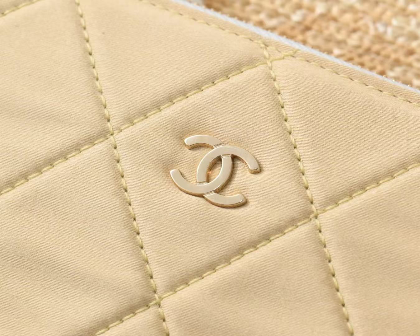 CHANEL 26S TOTE BAG IN NATURAL & WHITE RAFFIA AND LAMBSKIN