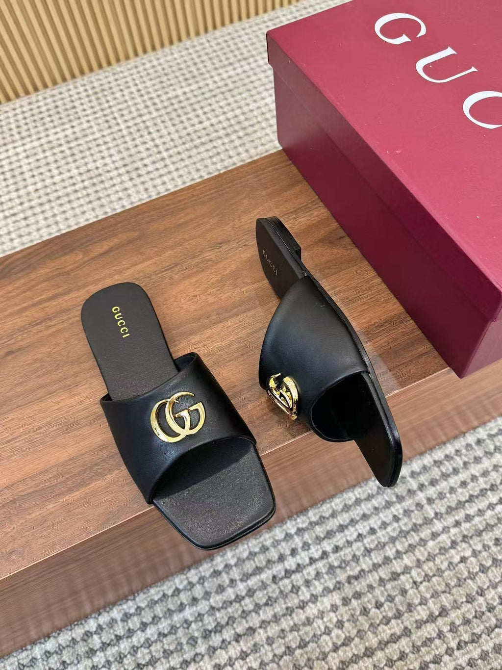 GUCCI 26S CLASSIC SLIDE SANDAL IN BLACK CALFSKIN