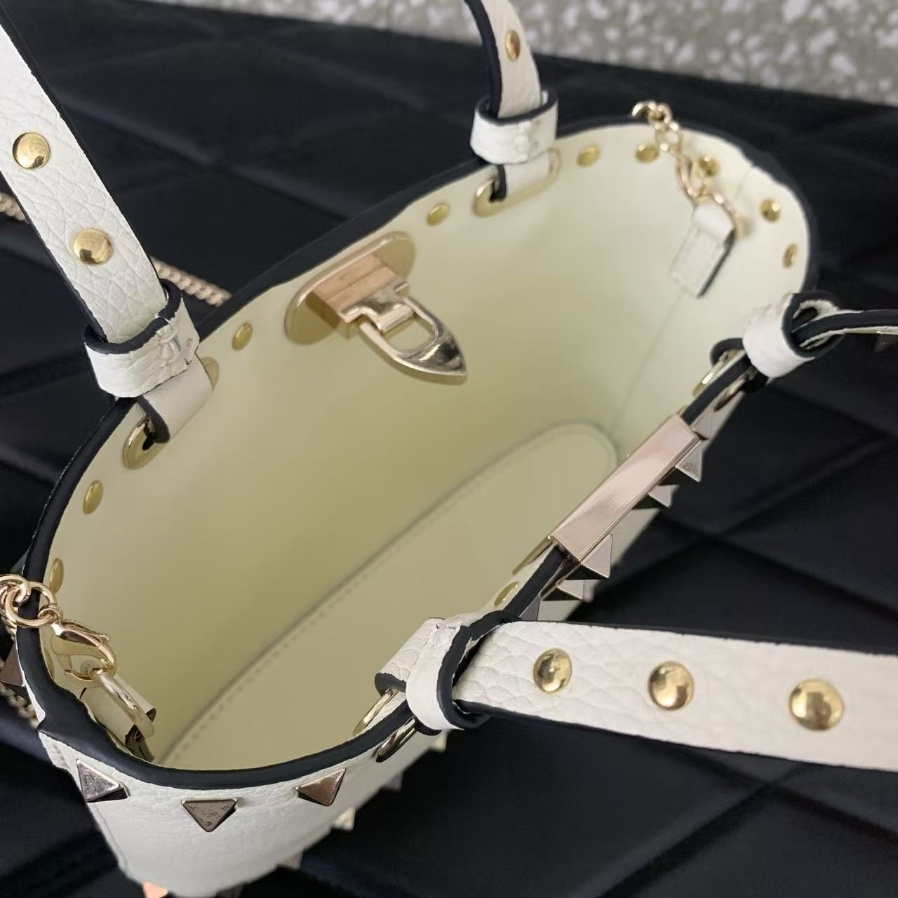 VALENTINO 26S GARAVANI ROCKSTUD MINI IN WHITE