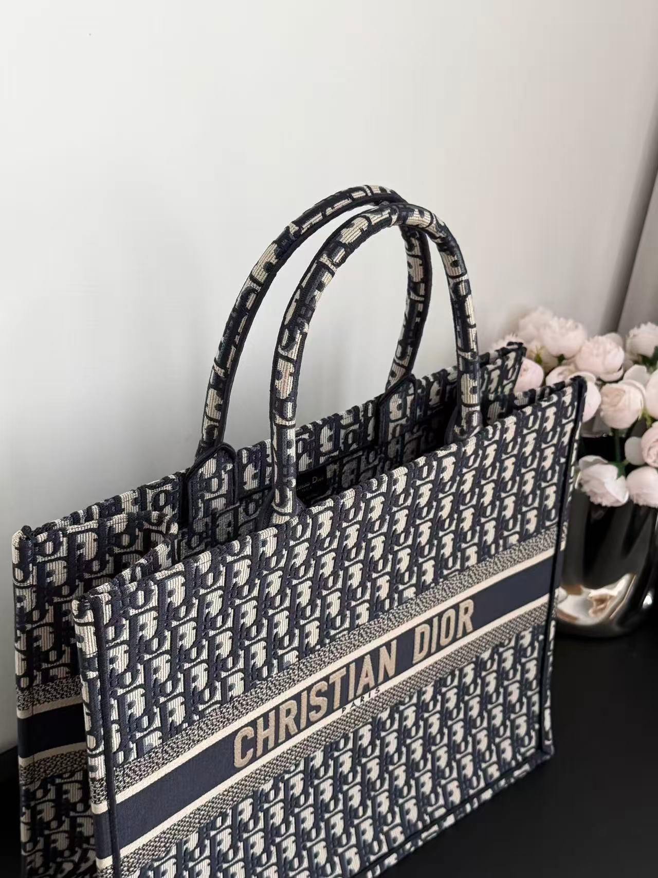 DIOR 26S LARGE BOOK TOTE 42 BLUE OBLIQUE EMBROIDERY