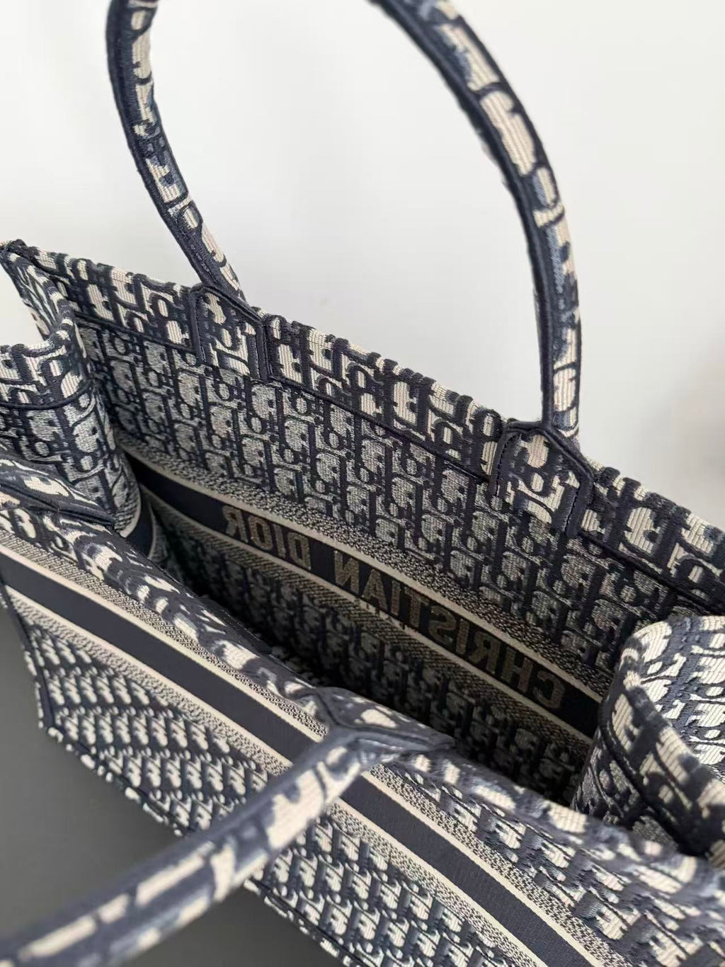 DIOR 26S LARGE BOOK TOTE 42 BLUE OBLIQUE EMBROIDERY