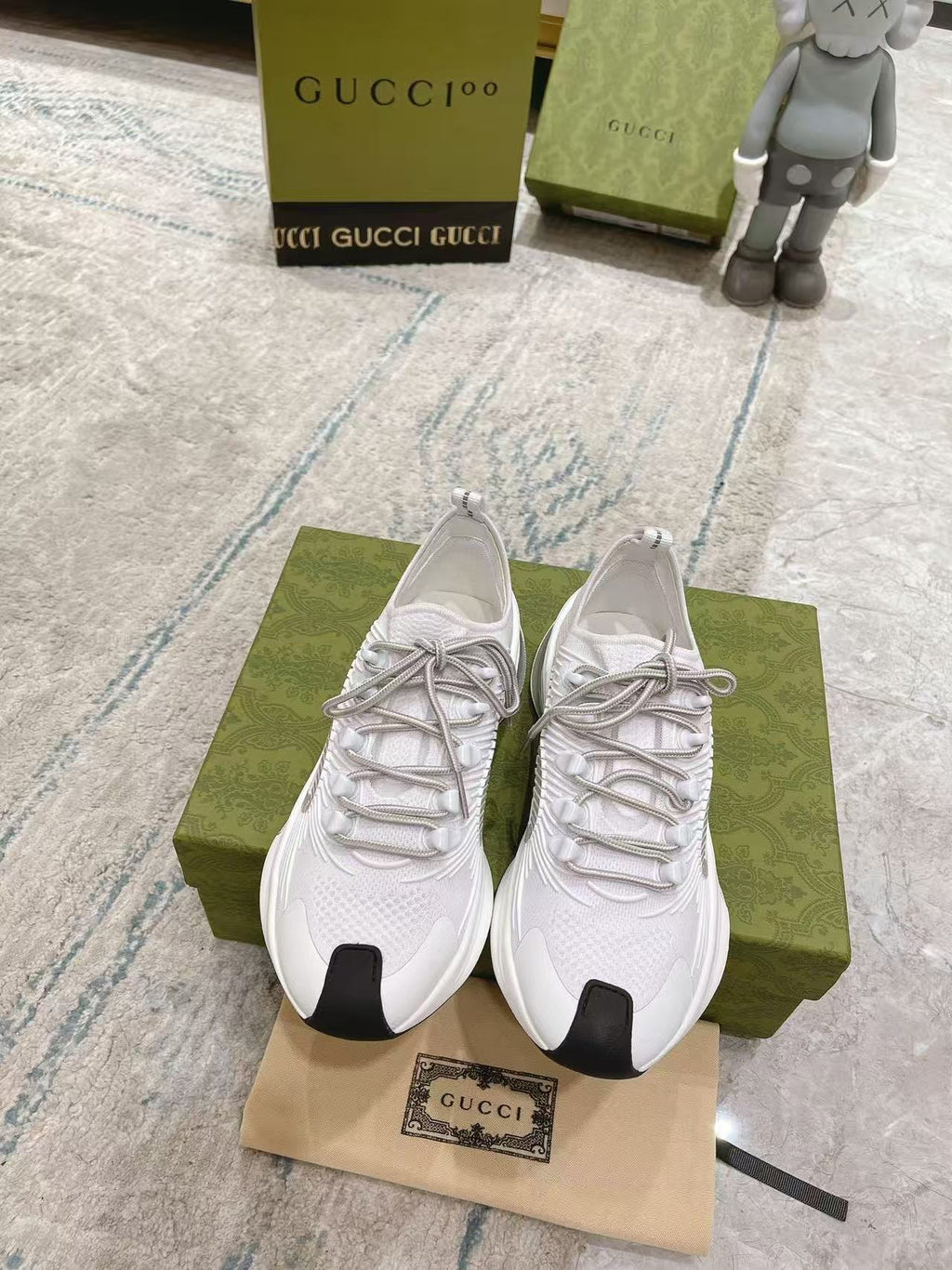 GUCCI 26S KNIT RUNNER SNEAKERS IN WHITE TECHNICAL MESH
