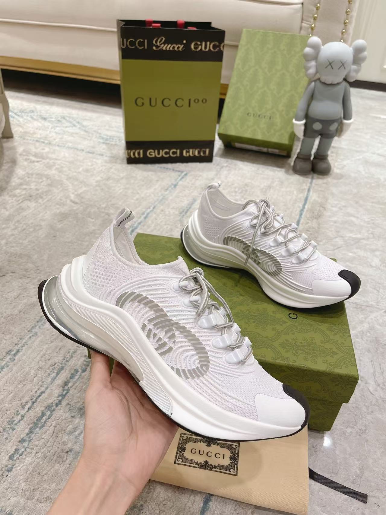 GUCCI 26S KNIT RUNNER SNEAKERS IN WHITE TECHNICAL MESH