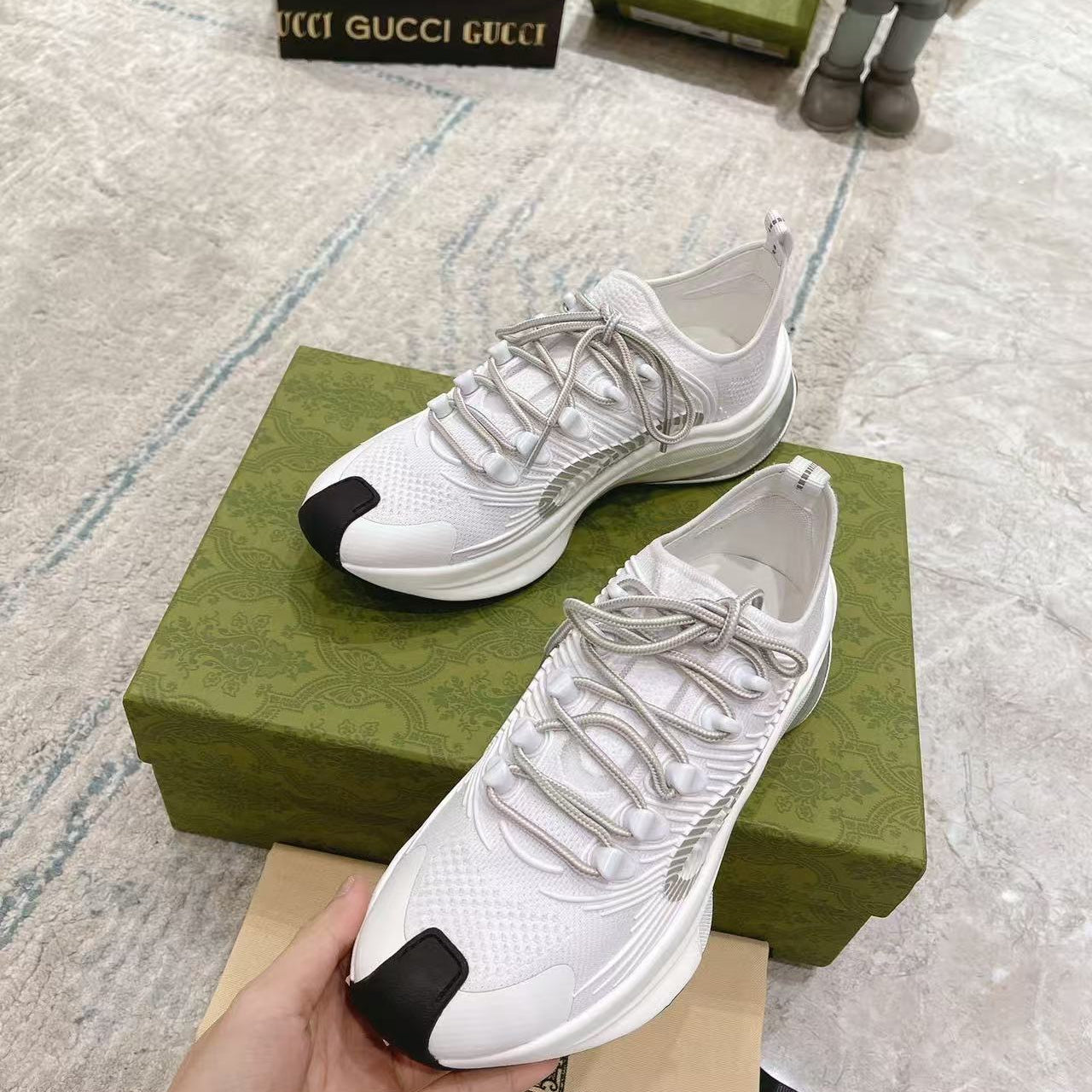 GUCCI 26S KNIT RUNNER SNEAKERS IN WHITE TECHNICAL MESH