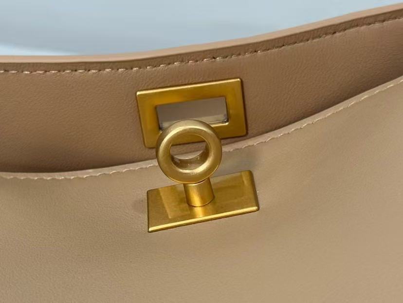RODEO MEDIUM BAG 22 IN CAMEL BEIGE SMOOTH CALFSKIN GOLD HARDWARE