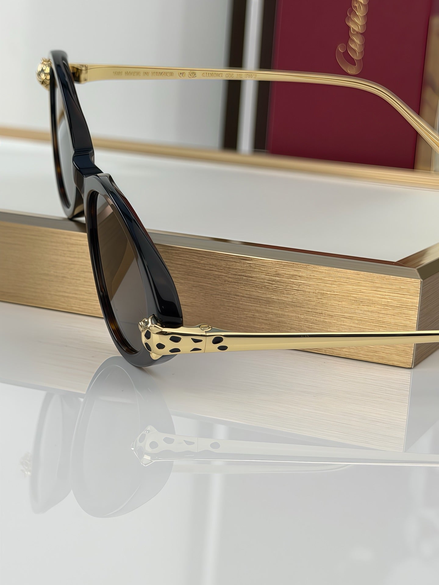 CARTIER 26S OVAL SUNGLASSES IN BROWN TORTOISE ACETATE AND GOLD METAL