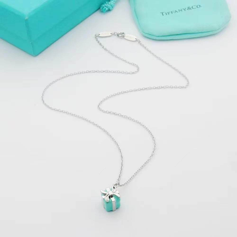 TIFFANY 26s GIFT BOX PENDANT NECKLACE IN BLUE ENAMEL AND GOLD PLATED METAL