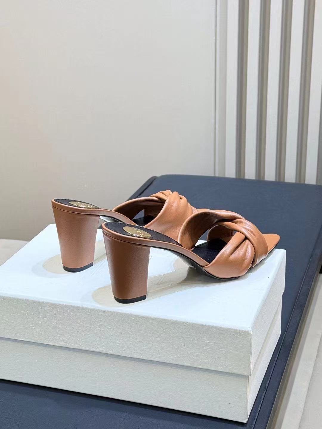 YSL 26S KNOTTED MULE HEELS IN TAN LAMBSKIN LEATHER