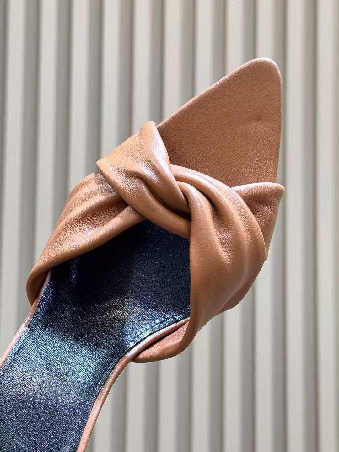 YSL 26S KNOTTED MULE HEELS IN TAN LAMBSKIN LEATHER