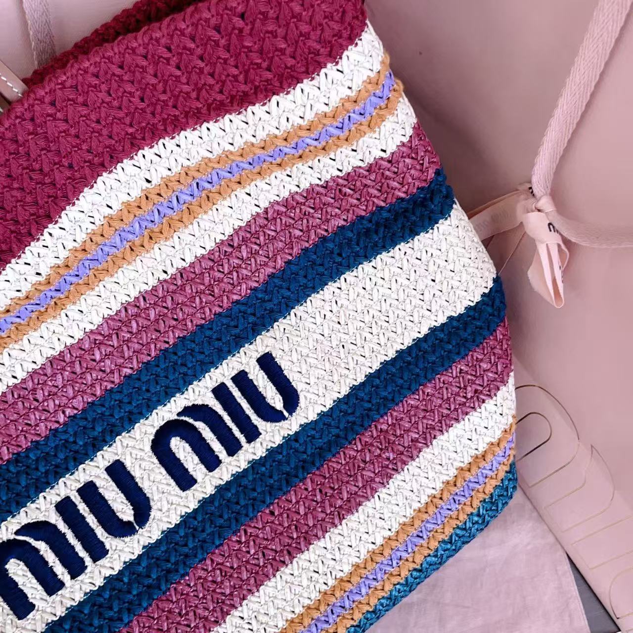MIU 26S BEACH TOTE IN MULTICOLOR STRIPED WOVEN STRAW 24626